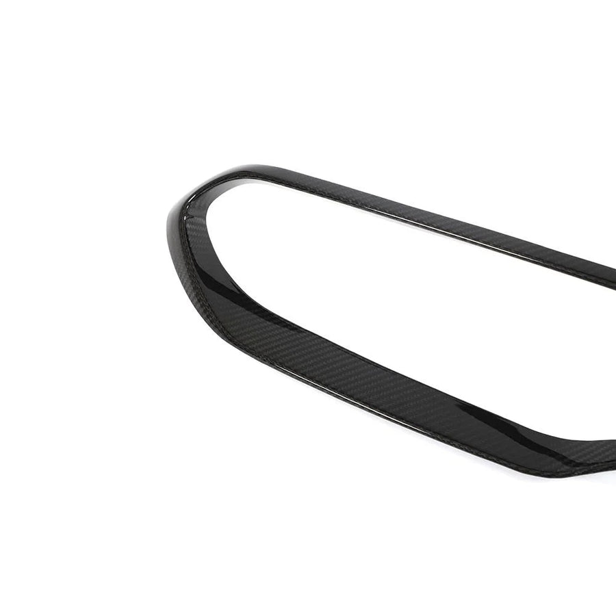 Kia Stinger GT carbon fibre upper grille trim close-up showing carbon weave detail 2018-2023